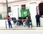 Dieciséis establecimientos educacionales de la provincia de Jujuy fueron tomados por parte de la Asociación de Educadores Provinciales (Adep) y la Intersindical de Trabajadores del Estado (ITE), durante las últimas horas.